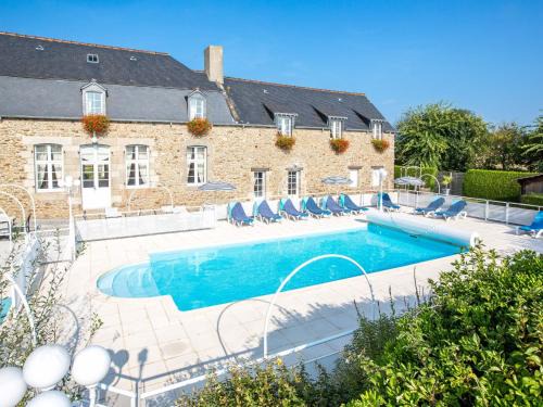 Saint-Jouan-des-Guerets Casa | Holiday Home La Villa by Interhome