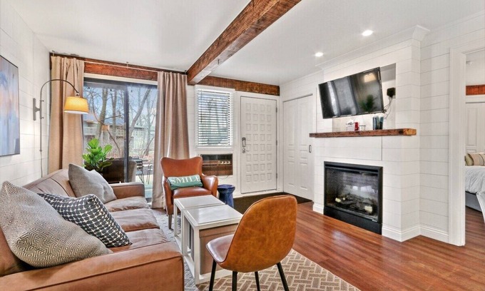 Fontana Condominio | Holiday Hideaway at Abbey Springs |Beautifully Renovated |Patio & Deck |Pool |Beach |Clubhouse |Golf