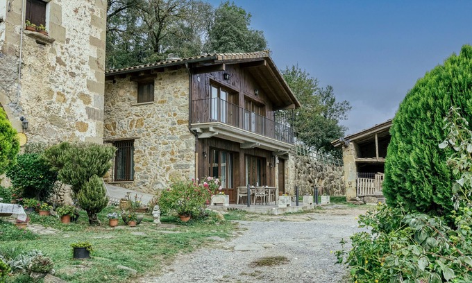 La Vall d'en Bas Casa | Casa de vacaciones 'La Cabanya De La Rovira' con vistas a la montaña, terraza y Wi-Fi