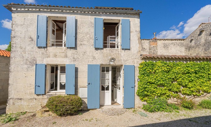 Mortagne-sur-Gironde Casa | Casa de vacaciones 'Isatis' con terraza privada
