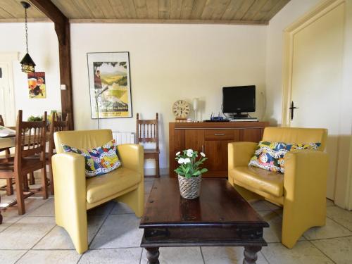 Saint-Honore-les-Bains Casa | Holiday Home in St Honoré with Scenic Views