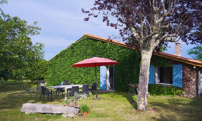 Razac-de-Saussignac Casa | Casa de vacaciones 'Le Gite Du Vigneron' con terraza privada, jardín privado y Wi-Fi