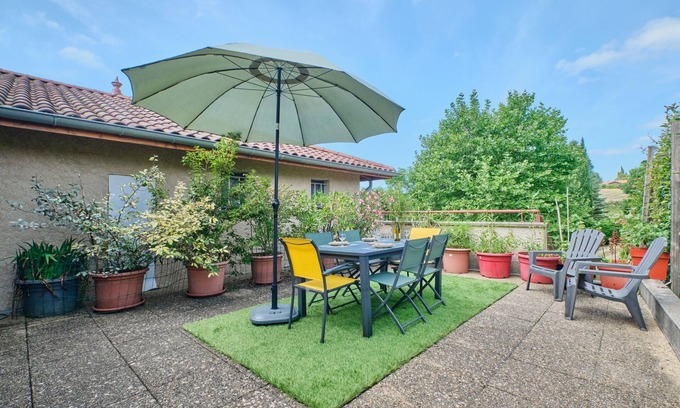 Saint-Antoine-l'Abbaye Casa | Casa de vacaciones 'Les Bambous' con terraza privada y Wi-Fi