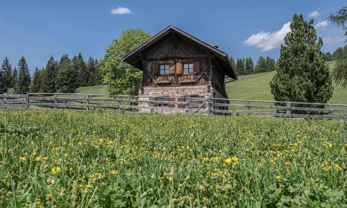 Verano Casa | Holiday Home 'Almhütte Jägerrast' with Mountain View & Garden