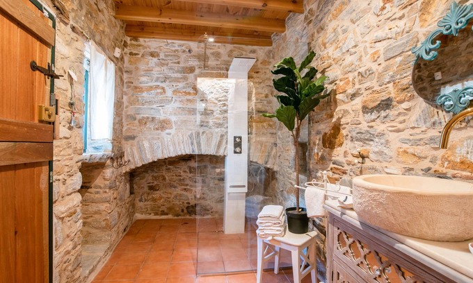 Filoti Casa | Casa de vacaciones 'Almond Blossom Cottage 1' con terraza compartida, Wi-Fi y aire acondicionado.