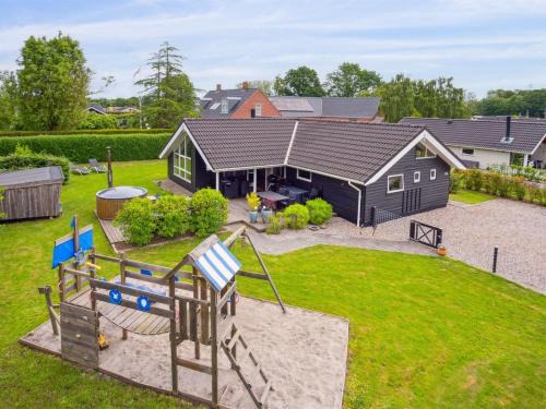 Pøt Strandby Casa | Holiday Home Alpa - 600m from the sea by Interhome