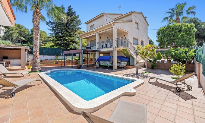 Segur de Calafell Casa | Casa de vacaciones 'Anglada' con vistas al mar, piscina privada y aire acondicionado