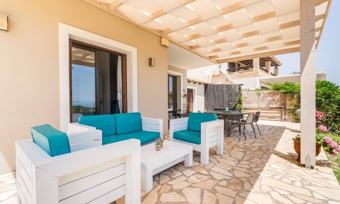 Peroulion Casa | Holiday Home 'Antinioti Lake Villa, North Corfu' with Sea View, Wi-Fi and Air Conditioning