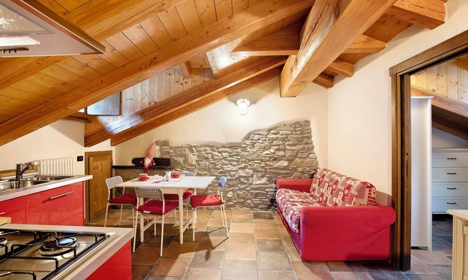 Villair Casa | Casa de vacaciones 'Appartamento Aquila' con vistas a la montaña, jardín compartido y Wi-Fi