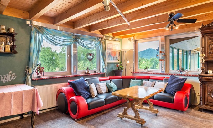 Volkersweiler Casa | Casa de vacaciones 'Bei Den Holzäppeln' con vistas a la montaña, balcón y wifi