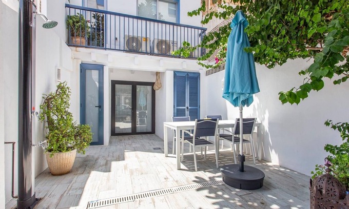 Puerto Maritimo Casa | Holiday Home 'Bluehouse Portixol' with Private Terrace, Wi-Fi and Air Conditioning
