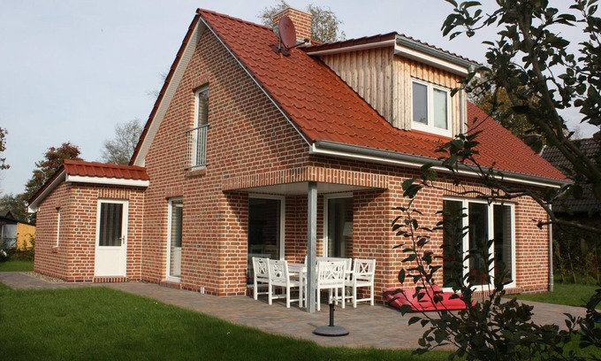 Sudbrookmerland Casa | Holiday home Bullerbü - Holiday home, shower and bath, 3 bedrooms