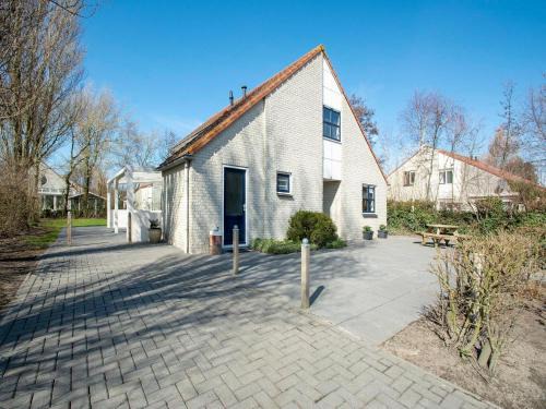 Julianadorp aan zee Villa | Holiday Home by Beach in Ooghduyne