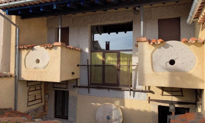 Villar de Ciervo Casa | Casa de vacaciones 'Casa Rural La Vertedera 3' con terraza privada, balcón y aire acondicionado