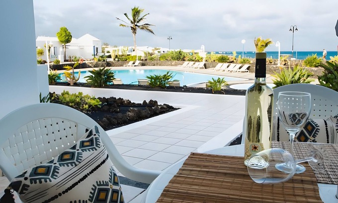 Arrieta Casa | Casa Vacacional 'Caleta Campos Bungalows' con Vista al Mar, Piscina Compartida y Wi-Fi