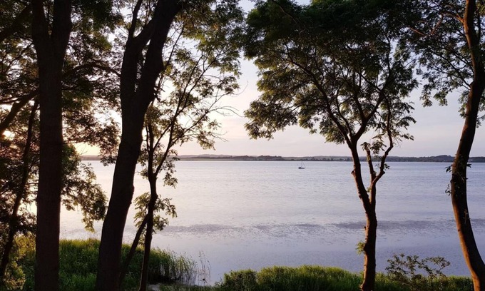 Gager Casa | Fantástica casa de vacaciones en la bahía con un gran jardín.