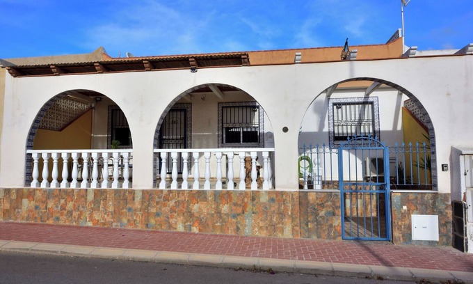 Mazarrón Casa | "Casa Butcher" con vistas a la montaña, terrazas y Wi-Fi