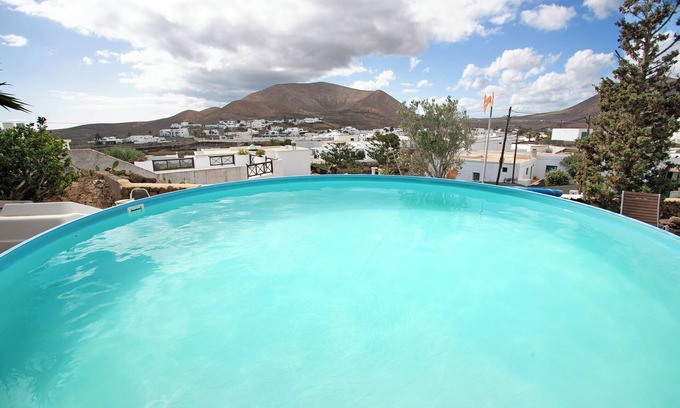 Guatiza Casa | Casa Consultorio con vistas a la montaña, piscina, Wi-Fi y terraza