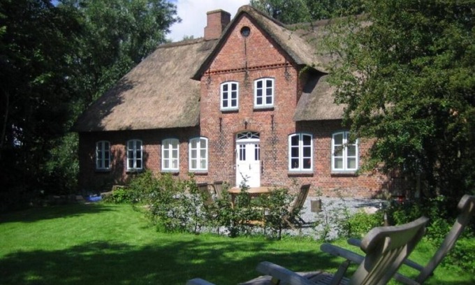 Neukirchen/Erzgeb Casa | Holiday Home 'Casa Del Norte' with Private Garden and Wi-Fi