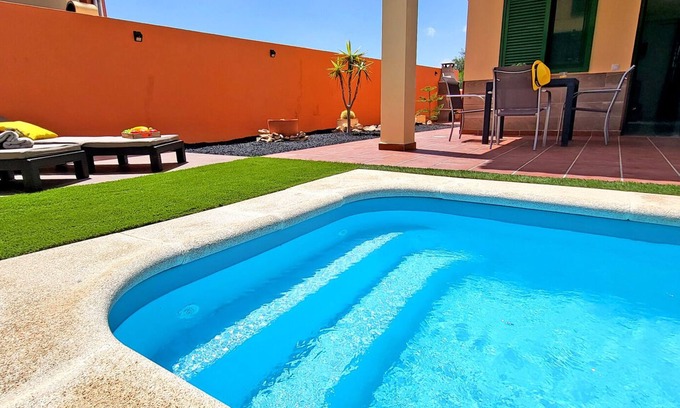 Tarajalejo Casa | Holiday home CASA ELA in Tarajalejo, sea view, near the beach, WiFi