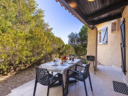 Santa Giulia Casa | Holiday Home Casa Lavezzi by Interhome