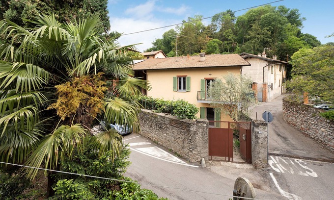 Ispra Casa | Casa de vacaciones 'Casa Romantica' con terraza privada, balcón y Wi-Fi