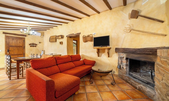 Laroya Casa | Casa de vacaciones 'Casa Rural San Marcos' con vistas a la montaña, piscina compartida y Wi-Fi
