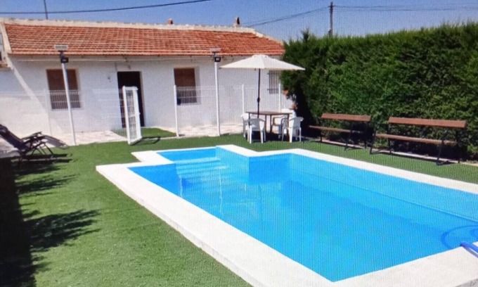 Abaran Casa | Holiday Home 'Casa Vacacional Gloria' with Mountain View, Wi-Fi and Air Conditioning