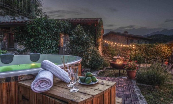 Bagnone Casa | Casa de vacaciones 'Casale La Compagnia' con vistas a la montaña, jardín privado y Wi-Fi