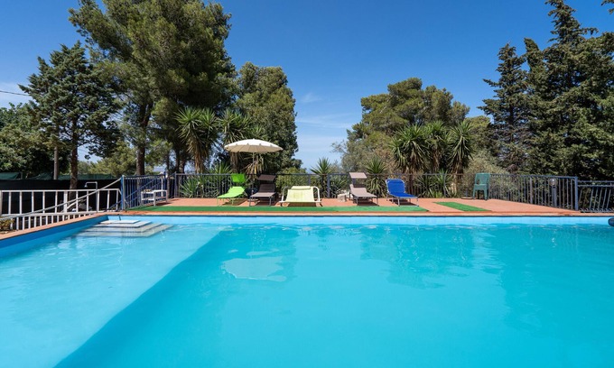 Noto Casa | Casa de vacaciones 'Casale Leonardo' con vistas al mar, piscina privada y terraza privada