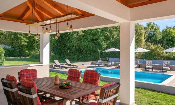 Prodol Casa | Holiday Home Casetta Filip by Interhome