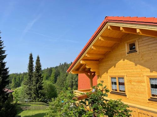 Muhlberg Casa | Holiday Home Chalet Toni mit Sauna by Interhome