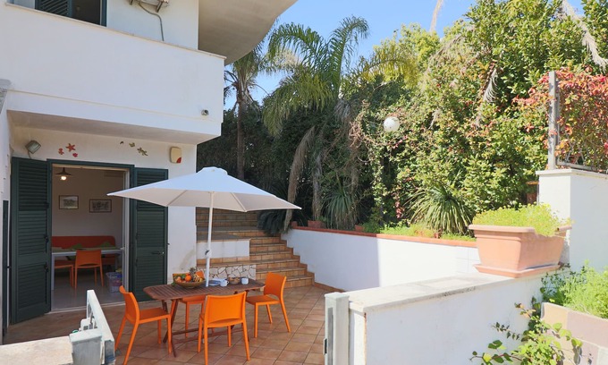 Castro Casa | Casa de vacaciones 'Charonìa A Castro 5 Posti' con jardín privado, balcón y aire acondicionado