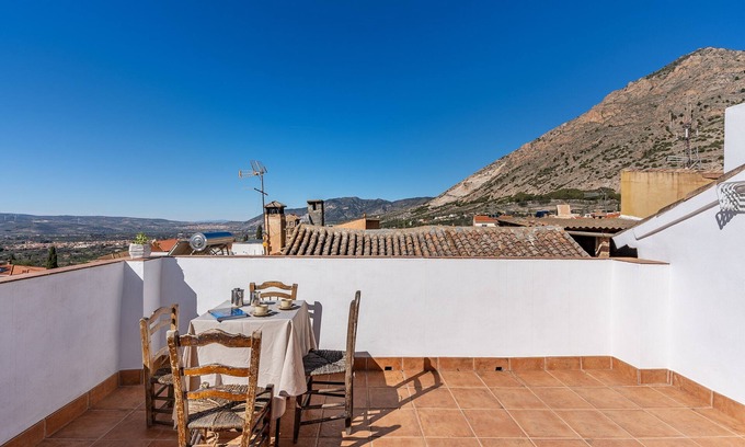 Nigüelas Casa | Casa de vacaciones 'Coqueta Casa Rural Para 8 Personas' con terraza privada, balcón y Wi-Fi