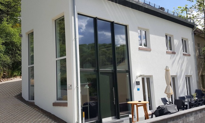 Ammeldingen bei Neuerburg Casa | Casa de vacaciones 'Eifel Atrium' con terraza privada y Wi-Fi