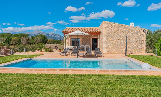 Buger Villa | Casa de vacaciones "El Rafal de Son Alberti" con vistas a la montaña, aire acondicionado y piscina