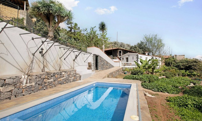 Tegueste Casa | Casa de vacaciones "El Sarmiento" con vistas a la montaña, piscina y Wi-Fi
