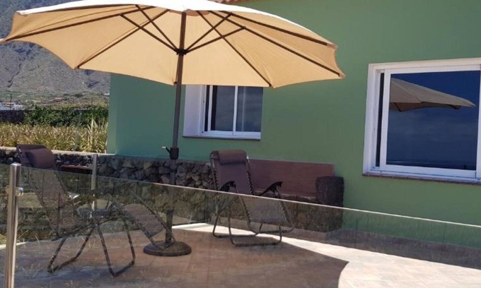 Frontera Casa | Casa de vacaciones 'Elvira' con vistas al mar, terraza privada y Wi-Fi