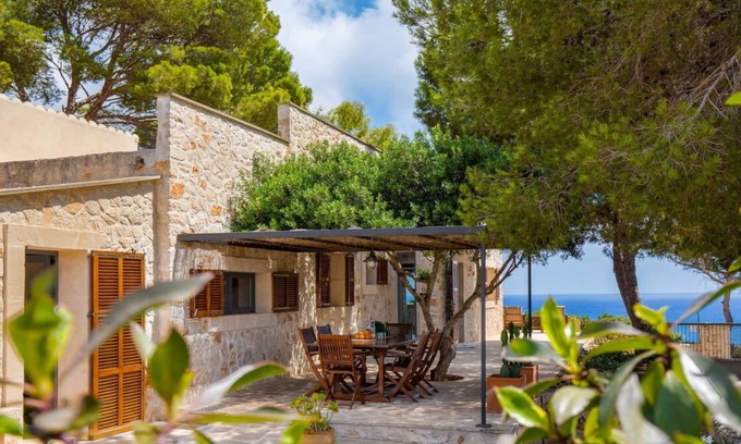 Cap des Moro Chalet De Esquí | Holiday Home Es Caló in Cala S’Almunia