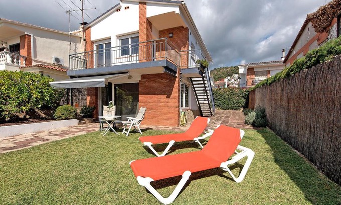 Pineda de Mar Casa | Holiday Home Estiu by Interhome