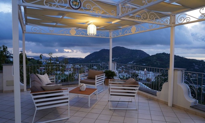 Barano d'Ischia Villa | Casa de vacaciones para discapacitados con espacios y servicios de uso exclusivo.