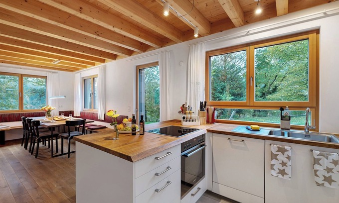 Huzenbach Casa | Holiday Home 'Ferienhaus Lug Ins Tal' with Mountain View, Private Terrace and Wi-Fi
