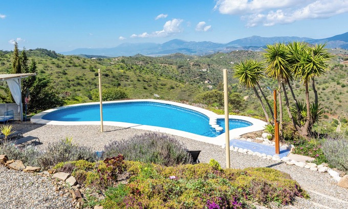 Alora Casa | Casa de vacaciones "Finca Las Nuevas Casa Carmen" con vistas a la montaña