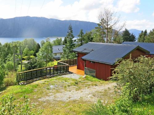 Hyllestad Casa | Holiday Home Fjordperlen by Interhome