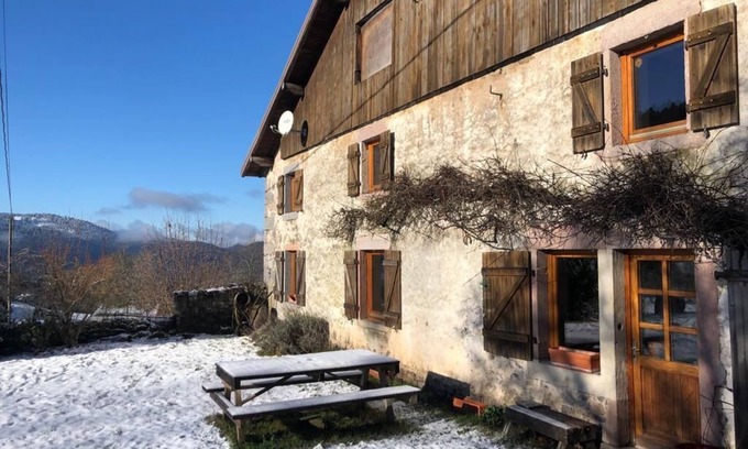 Basse-sur-le-Rupt Casa | Holiday Home 'La Louve' with Mountain View, Private Terrace and Wi-Fi