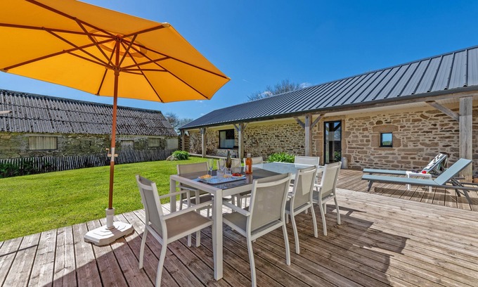Plouguerneau Casa | Casa de vacaciones 'Gîte Avec Piscine Privée Chauffée' con terraza privada, jardín privado y Wi-Fi