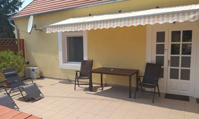 Balatonlelle Casa | Apartamento vacacional con una entrada individual