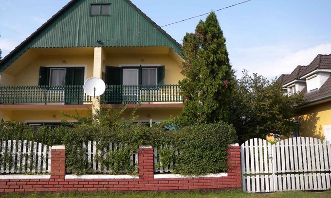 Balatonmariafurdo Casa | Casa vacacional con 2 terrazas cerca de la playa