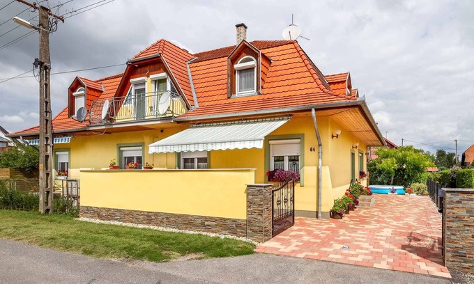 Balatonmariafurdo Casa | Casa vacacional en una zona tranquila con aire acondicionado e internet