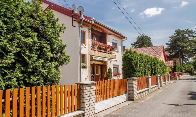 Balatonmariafurdo Casa | Casa vacacional con pabellón de jardín y WiFi